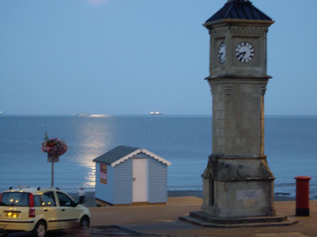 Pink Beach Guest House Shanklin Dış mekan fotoğraf